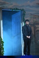 ステージに姿を現した新海誠。