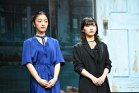 左から花瀬琴音、伊藤沙莉。