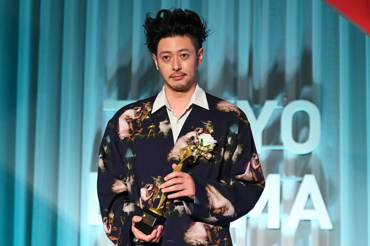 「カムカムエヴリバディ」オダギリジョー、東京ドラマアウォード助演男優賞に輝く