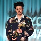 「カムカムエヴリバディ」オダギリジョー、東京ドラマアウォード助演男優賞に輝く
