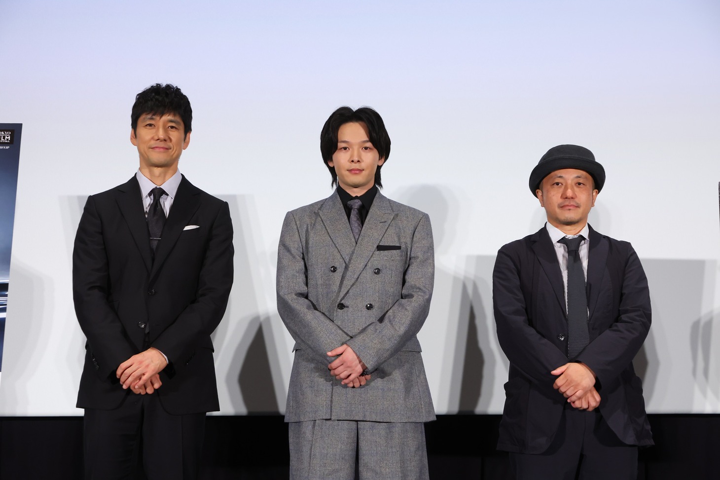 左から西島秀俊、中村倫也、白石和彌。