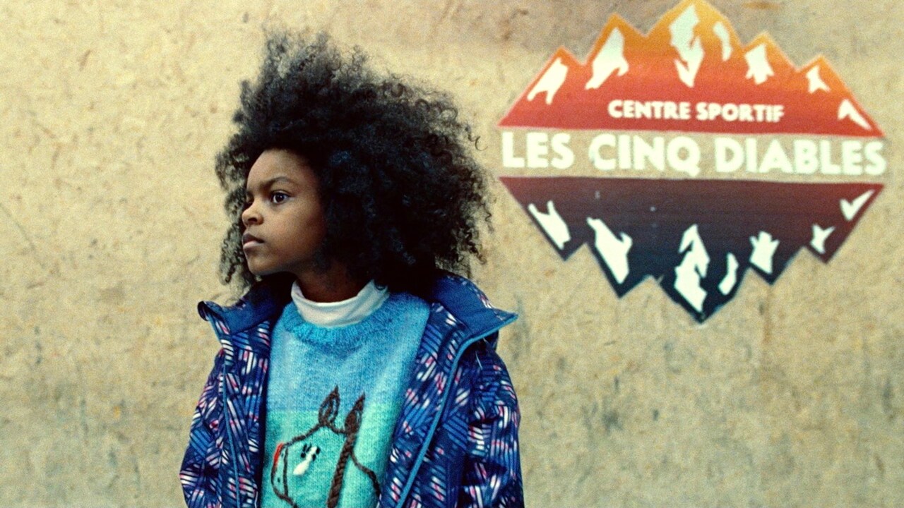 「ファイブ・デビルズ」本編から「シャイニング」をオマージュした冒頭公開