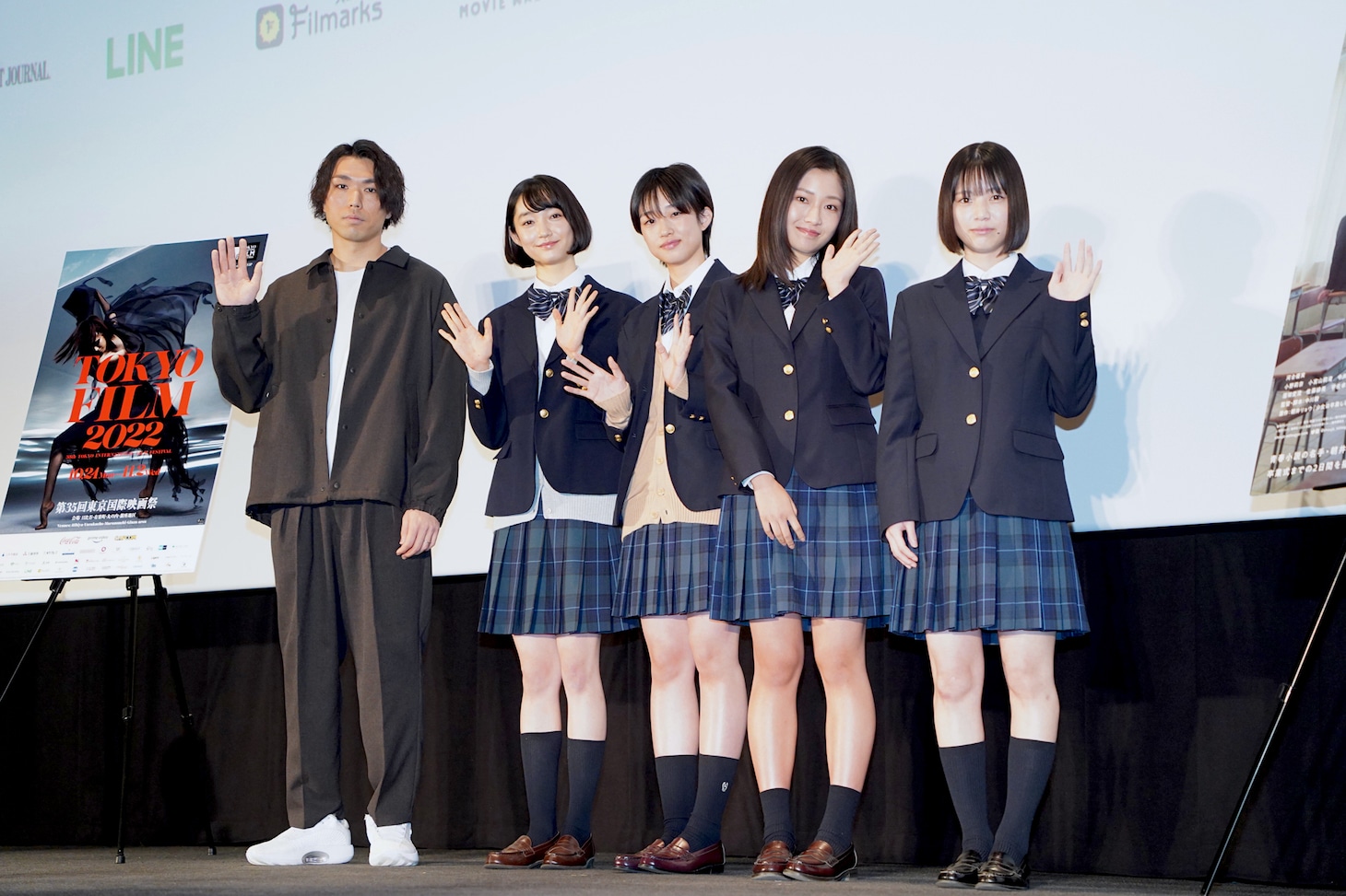 左から中川駿、小宮山莉渚、河合優実、小野莉奈、中井友望。