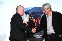 ツァイ・ミンリャン（左）