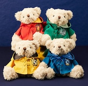 左上から時計回りに「ベアフル クィディッチ（グリフィンドール）」（税込3500円）、「ベアフル クィディッチ（スリザリン）」（税込3500円）、「ベアフル クィディッチ（レイブンクロー）」（税込3500円）、「ベアフル クィディッチ（ハッフルパフ）」（税込3500円）。