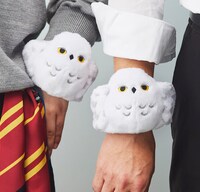 「ヘドウィグ スリーブ」はリストバンドとしても楽しめる。