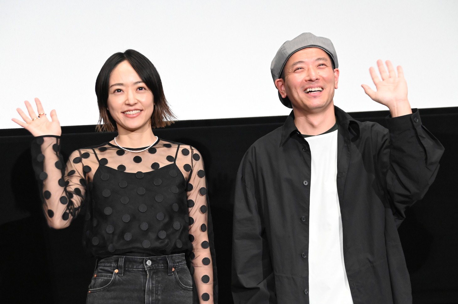 「わたしのお母さん」舞台挨拶の様子。左から井上真央、杉田真一。