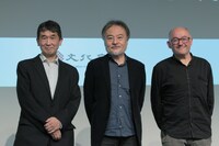 シンポジウム「恐怖映画の美しき世界」の様子。左から篠崎誠、黒沢清、ホセ＝ルイス・レボルディノス。