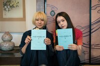 左から伊澤彩織、高石あかり。