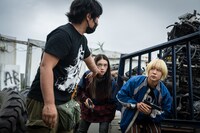 「ベイビーわるきゅーれ 2ベイビー」の現場スチル。