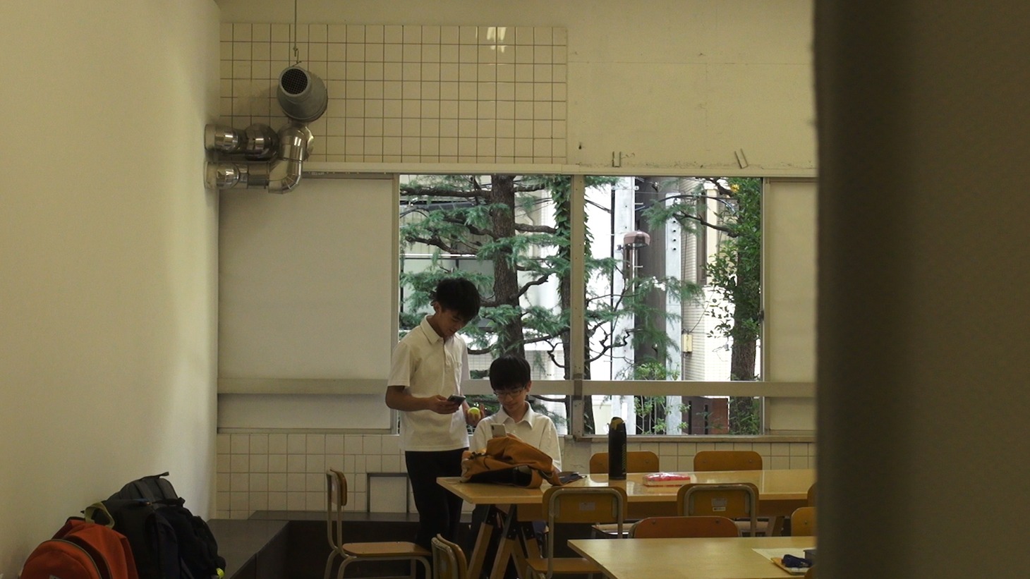 「夏を覗く」（赤チーム）