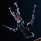 S・S・ラージャマウリ監督作「RRR」新映像、熱い友情で結ばれた2人が肩車で脱獄