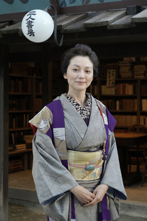 本上まなみ演じる時子。