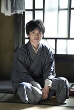 泉澤祐希演じる郷田初之助。