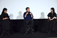 左からファシリテーターの立田敦子、是枝裕和、松岡茉優。