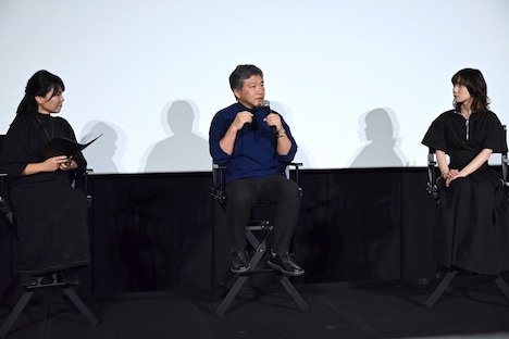 左からファシリテーターの立田敦子、是枝裕和、松岡茉優。