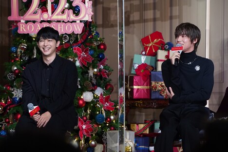 左から吉沢亮、中川大志。