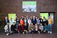 「タレンツ・トーキョー2022」にて、ドイツ大統領フランク＝ヴァルター・シュタインマイヤーによる視察時の集合写真。（撮影：明田川志保）