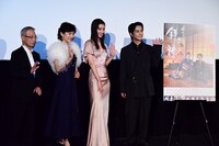 「鳩のごとく 蛇のごとく 斜陽」初日舞台挨拶の様子。