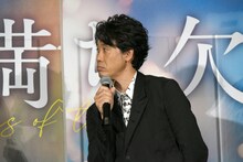 目黒蓮から賛辞を受けている最中の大泉洋。