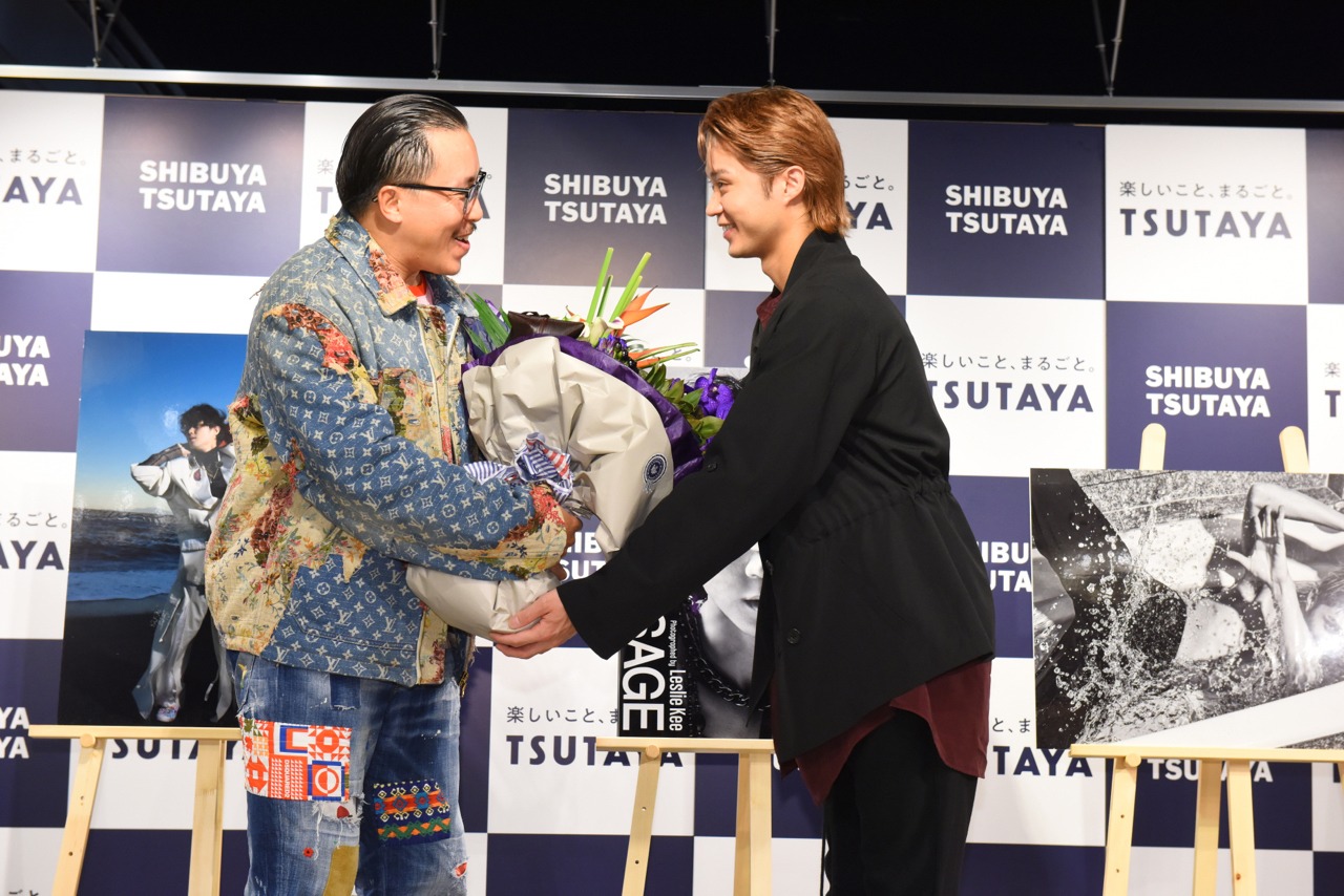 左からレスリー・キー、磯村勇斗。