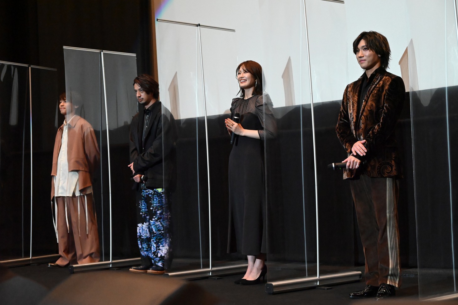 「死神遣いの事件帖 -月花奇譚-」完成披露舞台挨拶の様子。