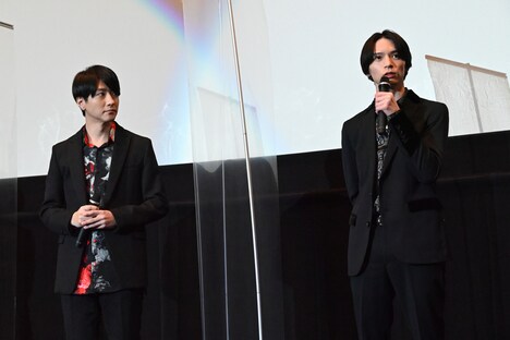 左から鈴木拡樹、北村諒。