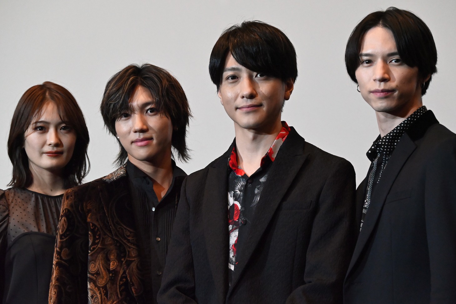 「死神遣いの事件帖 -月花奇譚-」完成披露舞台挨拶の様子。左から清宮レイ、安井謙太郎、鈴木拡樹、北村諒。