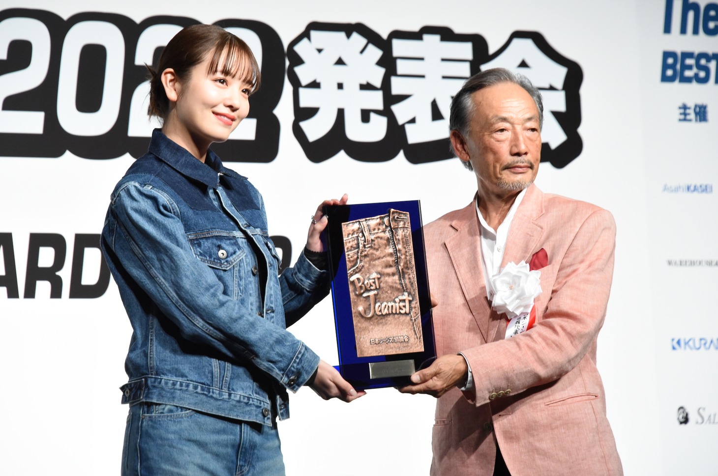 横田真悠（左）。