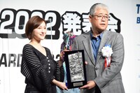 広末涼子（左）。