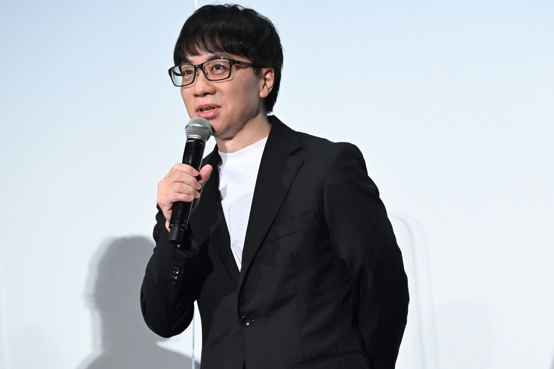 野村一生(日展審議委員)　木版画『茄子に毬栗』 原菜乃華が松村北斗の上品さに「実写版・草太さん」、新海誠も“椅子役
