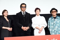 「あちらにいる鬼」公開記念舞台挨拶の様子。左から広末涼子、豊川悦司、寺島しのぶ、廣木隆一。