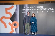 左から台北金馬映画祭CEOの聞天祥（ウェン・テン・シャン）、宮本信子。