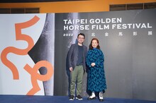 左から台北金馬映画祭CEOの聞天祥（ウェン・テン・シャン）、宮本信子。
