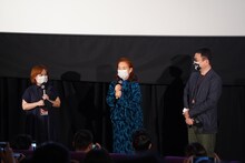 台北金馬映画祭「お葬式」舞台挨拶の様子。左から通訳者、宮本信子、台北金馬映画祭CEOの聞天祥（ウェン・テン・シャン）。