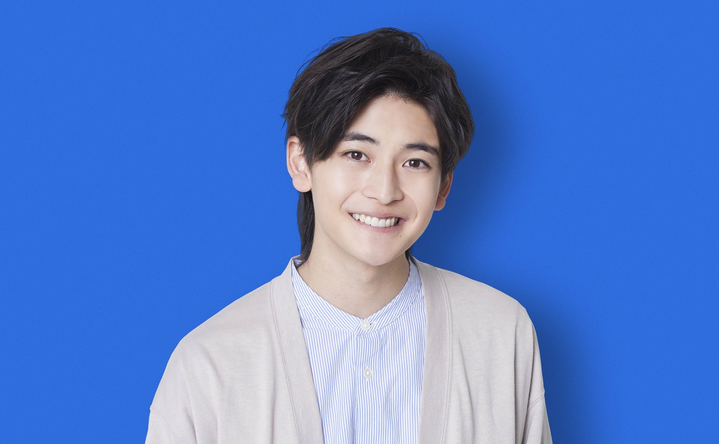 真中信太郎役の高橋文哉。