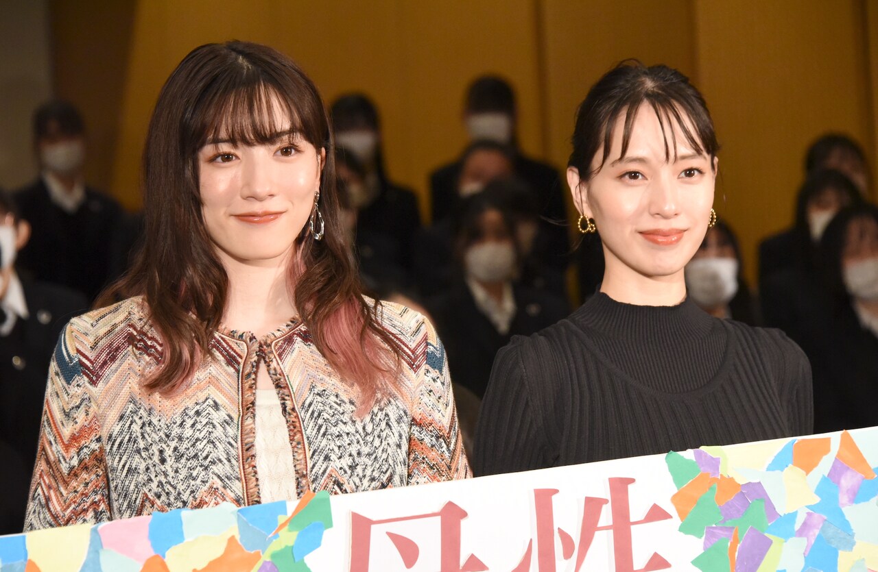 左から永野芽郁、戸田恵梨香。 - 母への感謝のプレゼントは何が