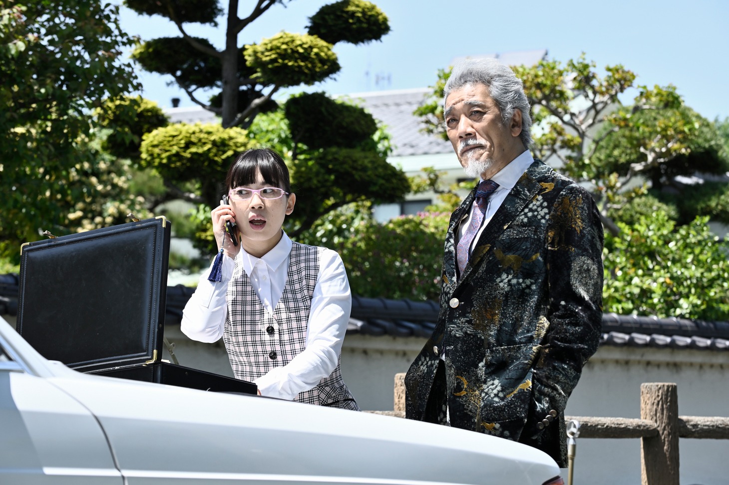 映画「ナニワ金融道」より、宇崎竜童演じる金畑金三（右）。