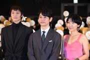 左から窪田正孝、妻夫木聡、安藤サクラ。