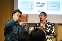 「ライトハウス」コレクターズ・エディション Blu-ray BOXを手に持つ大島依提亜（左）。