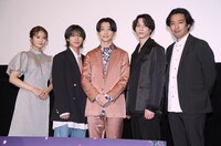 「死神遣いの事件帖 -月花奇譚-」初日舞台挨拶の様子。左から清宮レイ、安井謙太郎、鈴木拡樹、北村諒、柴崎貴行。