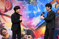 左から鈴木福、原田泰造。