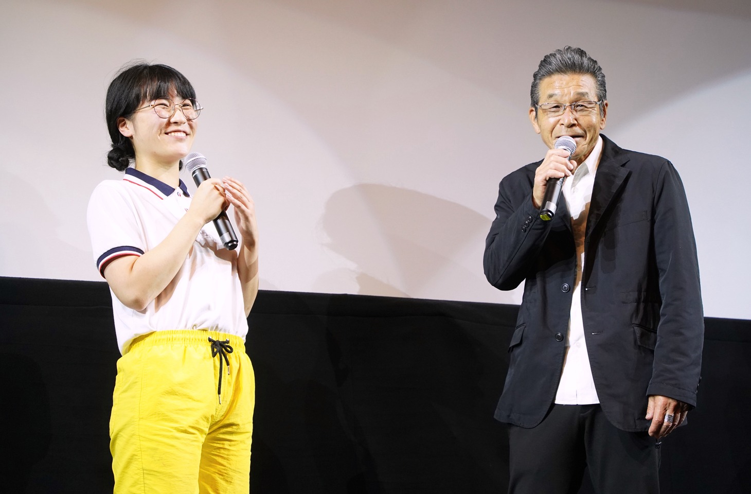 左から辻凪子、間寛平。