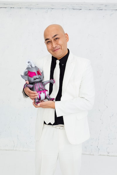 幸四郎の悪魔を抱く長谷川雅紀。