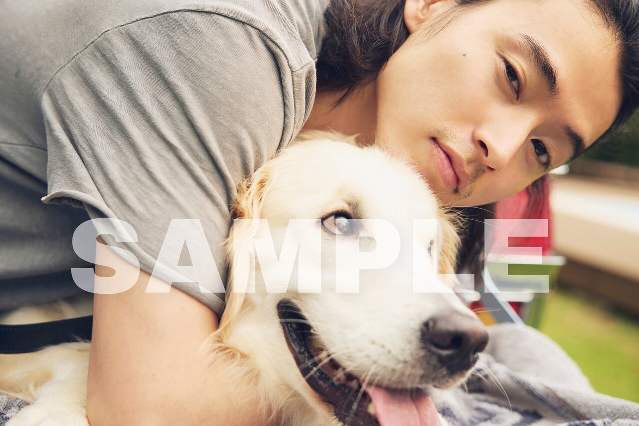 山崎賢人のカレンダー発売記念、東京・大阪に特設コーナーが