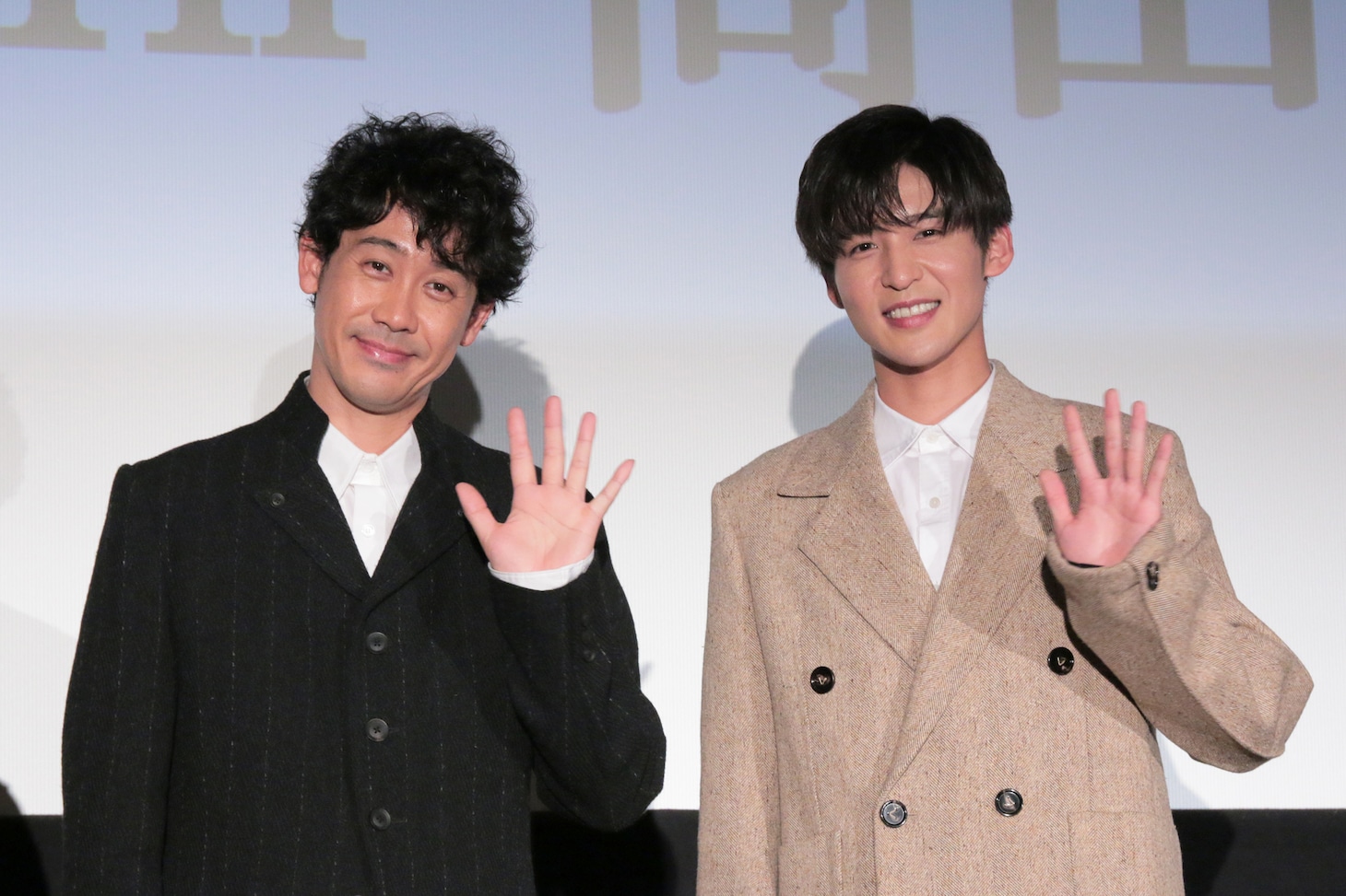 「月の満ち欠け」公開直前イベントに出席した大泉洋（左）、目黒蓮（右）。