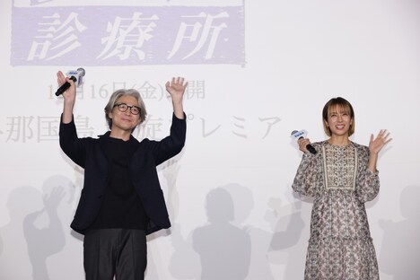 左から吉岡秀隆、柴咲コウ。