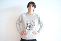 スウェットを着用した石川雷蔵。