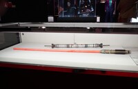 ダースモール（奥）とメイス・ウィンドゥ（手前）のライトセーバー。