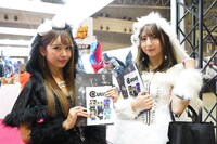 プライム1スタジオの出展ブースにて。